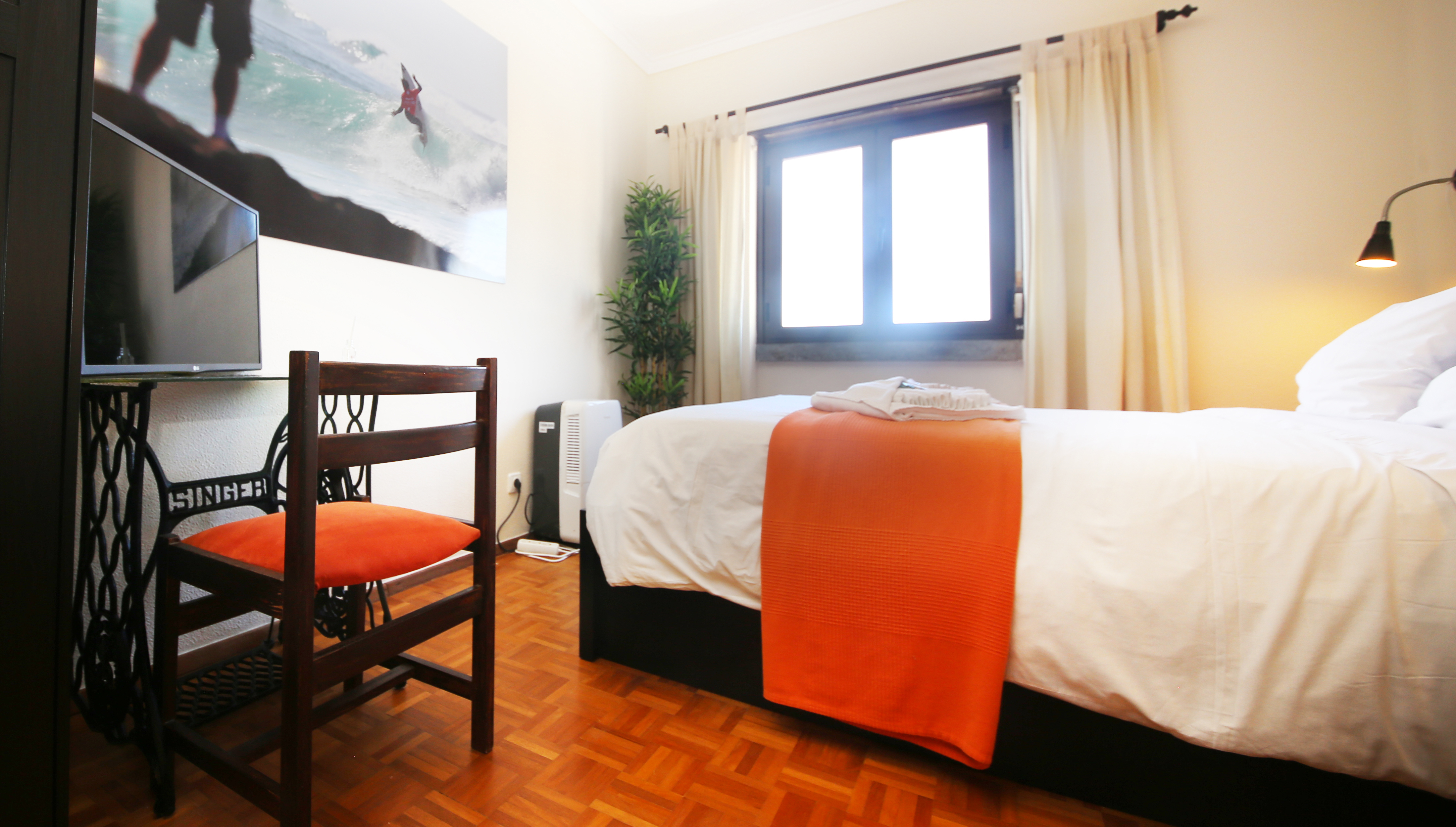 bedroom with double bed and sofa bed for 1 person